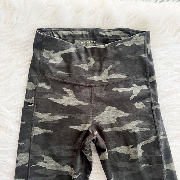 Athleta Ultimate Stash Pocket Camo 7/8 Tight - Picture 4 of 11